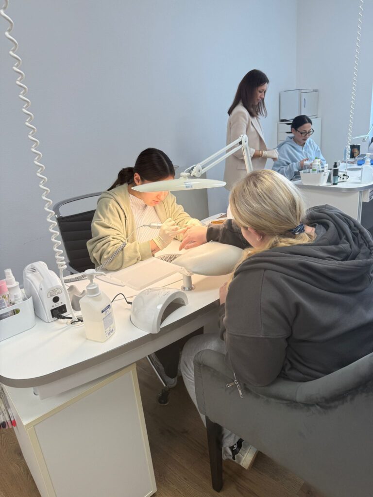 Nailseminar_ArbeitanechtenKunden